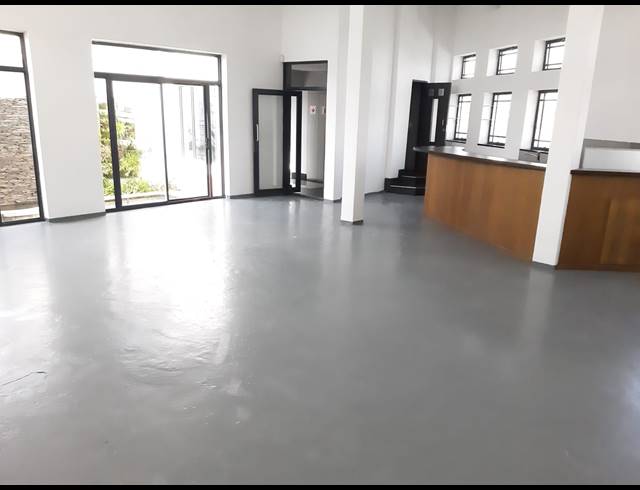 180M² BUSINESS TO LET IN WOODSTOCK